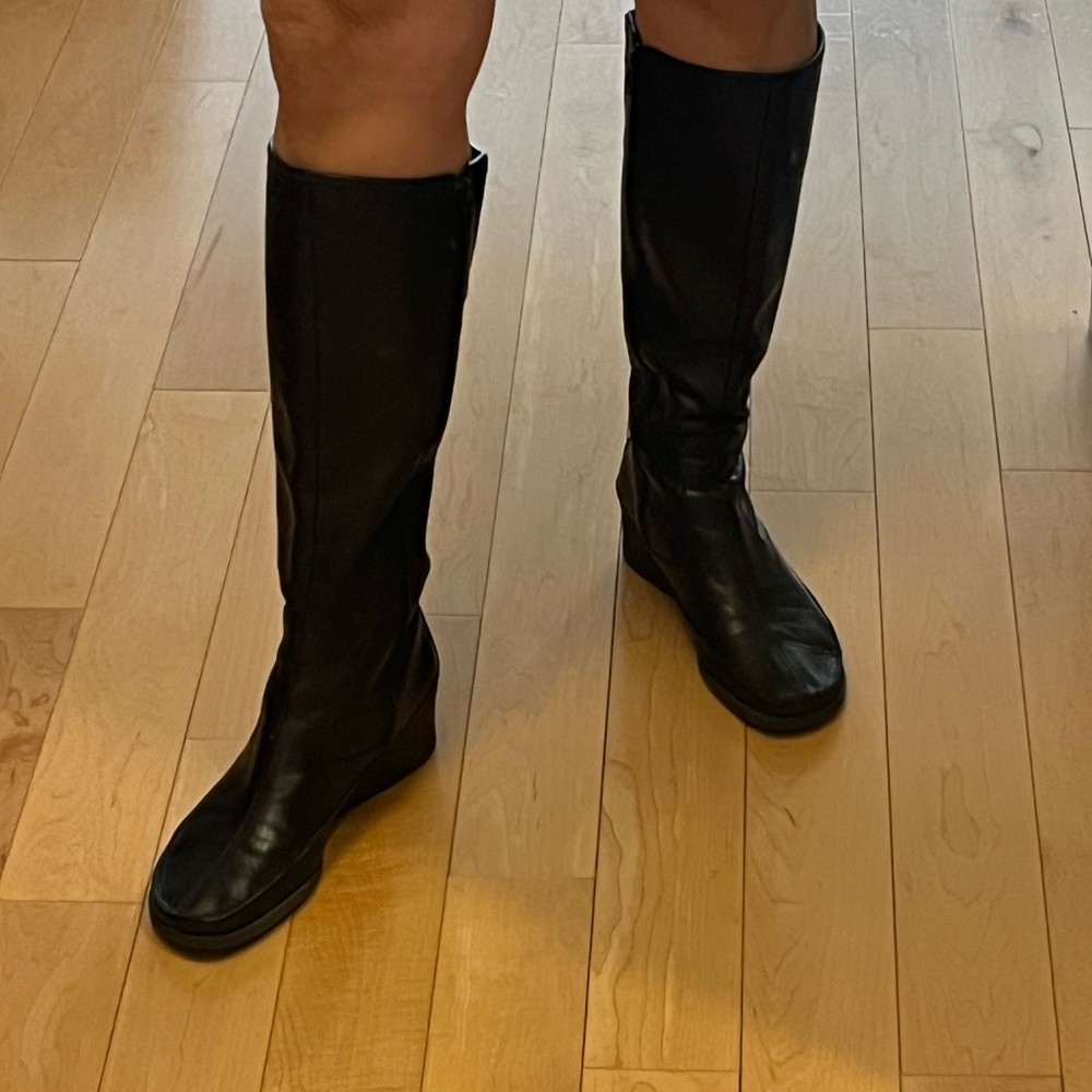 Women’s Via Spiga Black Leather Knee-High Boots Size 7M